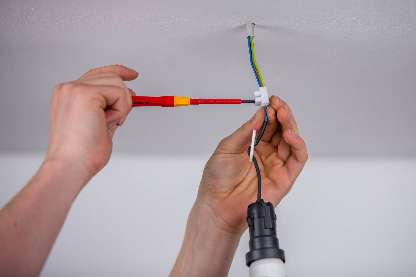 Wiha PicoFinish® electric 7-pc Screwdriver Set with holder